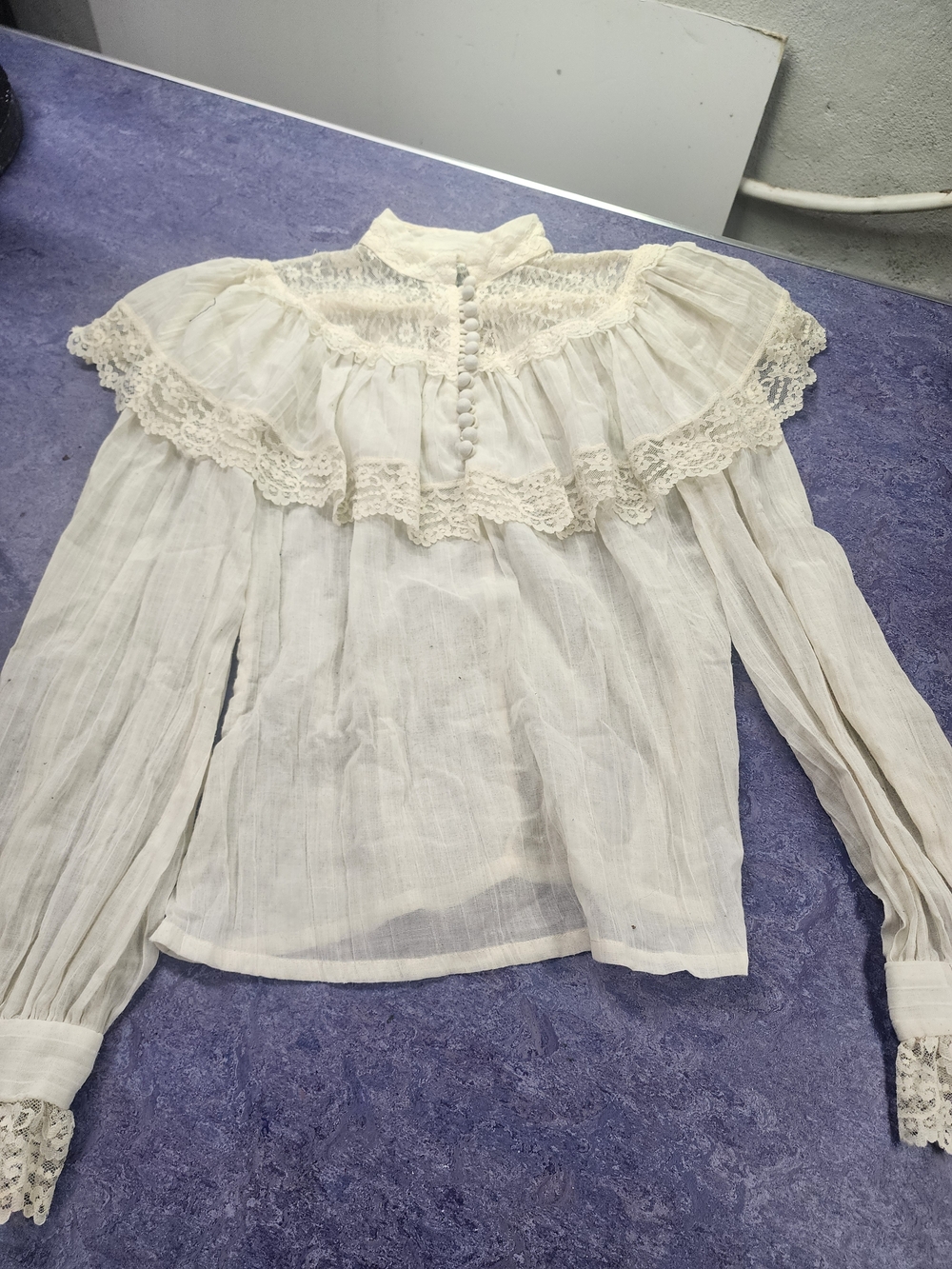 JESSICAS GUNNIES Vintage 1970s Cream Lace Ruffle High-Neck Blouse